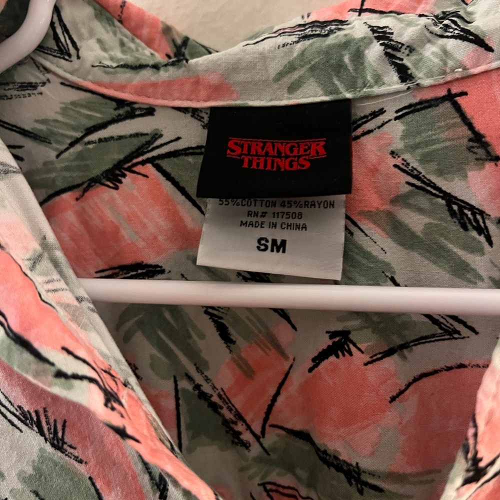 🛸 Stranger Things Hopper Button Up-Men’s - Picture 2 of 6